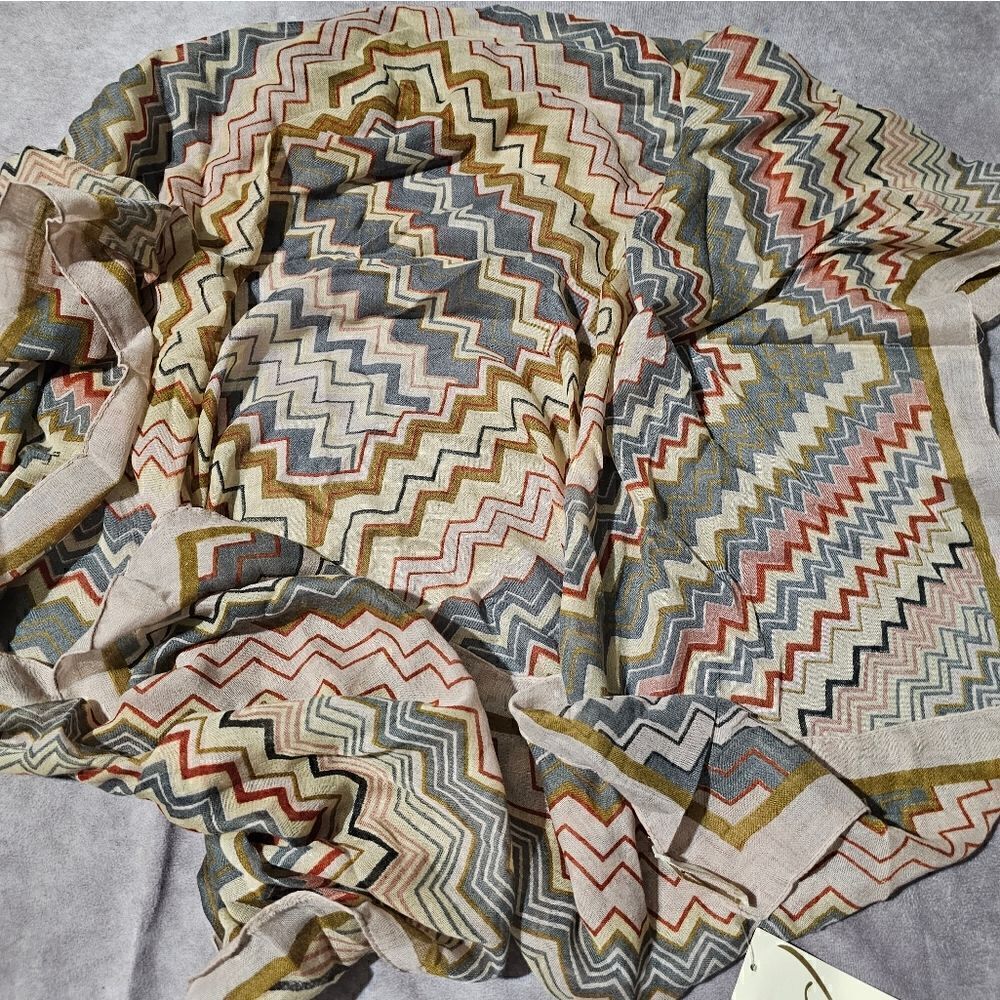 COLLECTION EIGHTEEN Zig Zag Square Polyester Scarf 39" x 39"‎